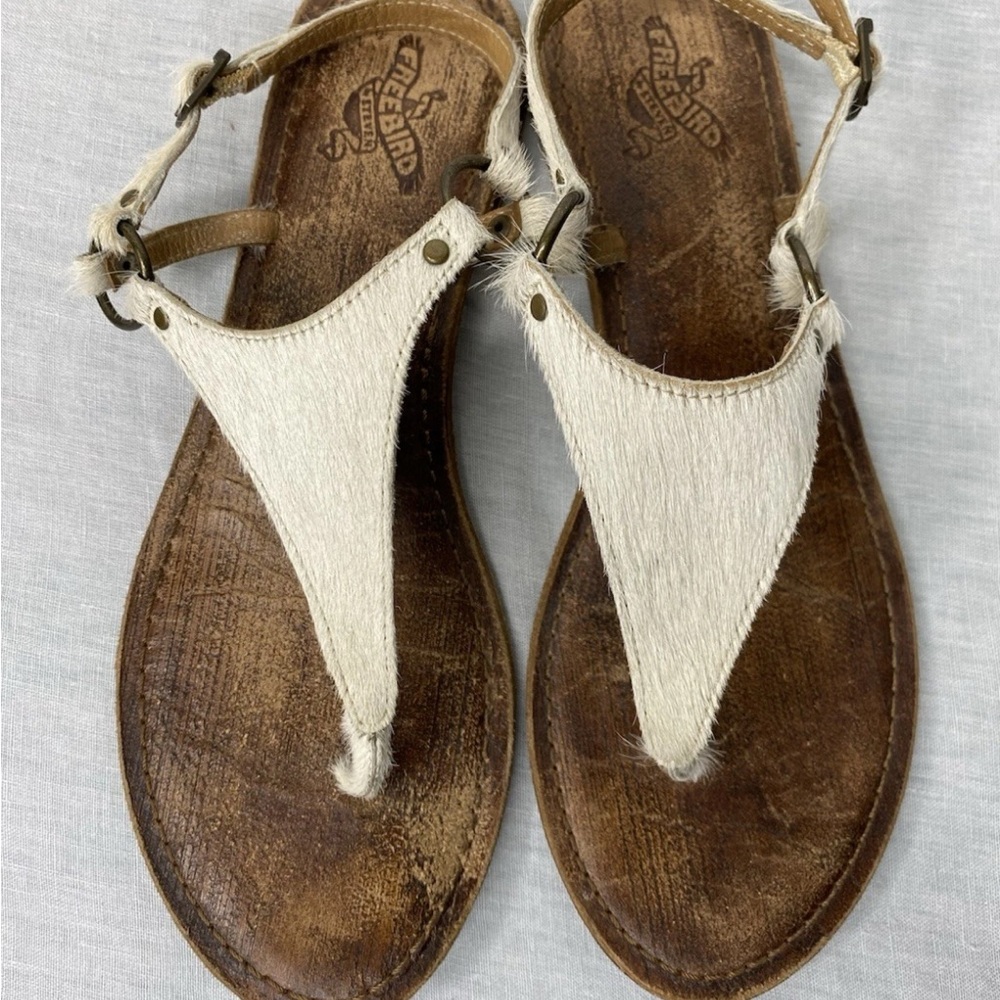 Freebird Women's Tan and Cream Sandals